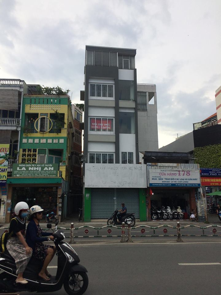 Nhà mặt tiền 180 Phan Đăng Lưu gần ngã 4 Phú Nhuận
