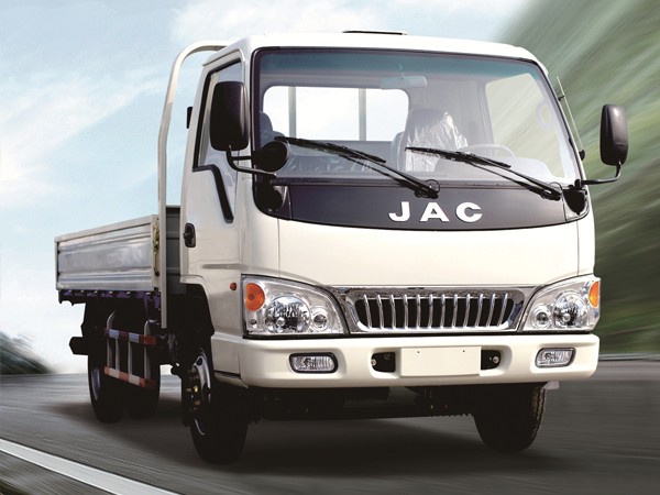 Bán xe tải jac 2,4 tấn,JAC 2.4tan HFC1030k4, xe tải jac 2t4 thùng dài 3m7 công nghệ Nhật bản giá tốt