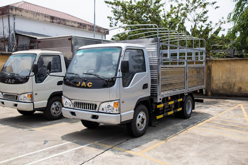 Mua xe tải JAC 2.4 tấn/2.4 tan/2T4 trả góp giá xe tải JAC 2T4/2.4 tấn/2,4 tấn tốt nhất