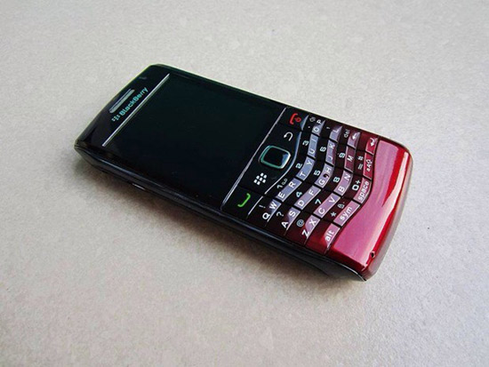 Điện thoại BlackBerry 9105 là dòng Pearl huyền thoại của BlackBerry, với hình dáng thon dài