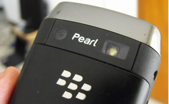 Chỉ dẫn chọn mua BlackBerry 9105 có xuất xứ rõ ràng ở Hà Nội, design nổi bật cùng phím bấm nhỏ gọn,