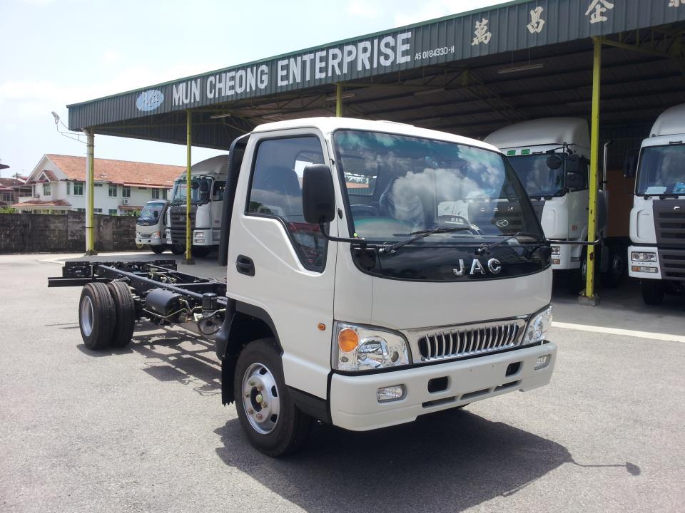 Xe tải JAC 2.4 tấn/2.400kg (JAC 2T4) thùng dài 3.7m - xe tải jac 2 tấn 4/2T4 giá hấp dẫn