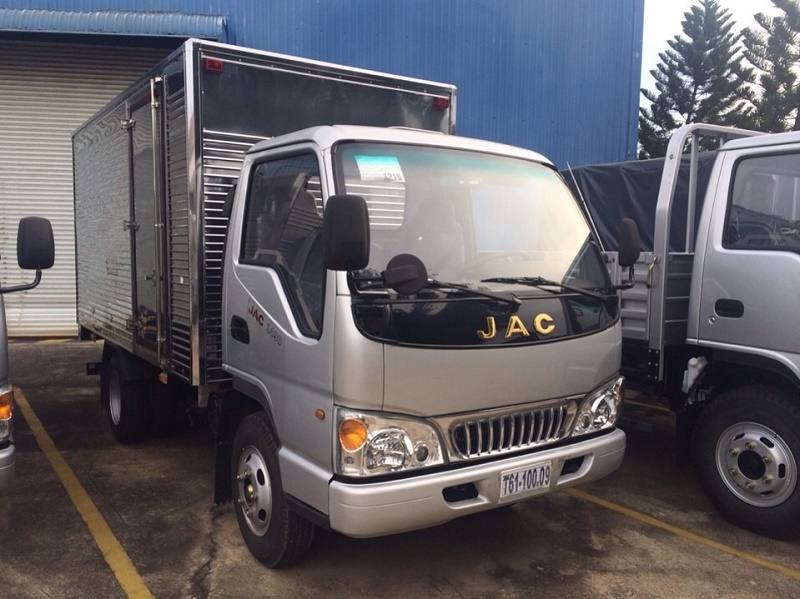 Bán xe tải Jac 2.4 tấn/2T4/2,4 tấn cao cấp chạy vào thành phố - Giá xe tải Jac HFC1042K 2.4 tấn/2.4T