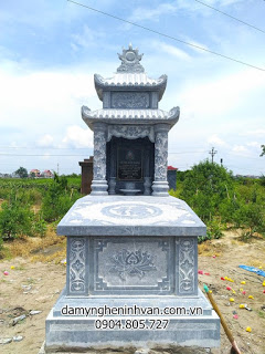 Mẫu mộ đá hai mái tại Thái Bình