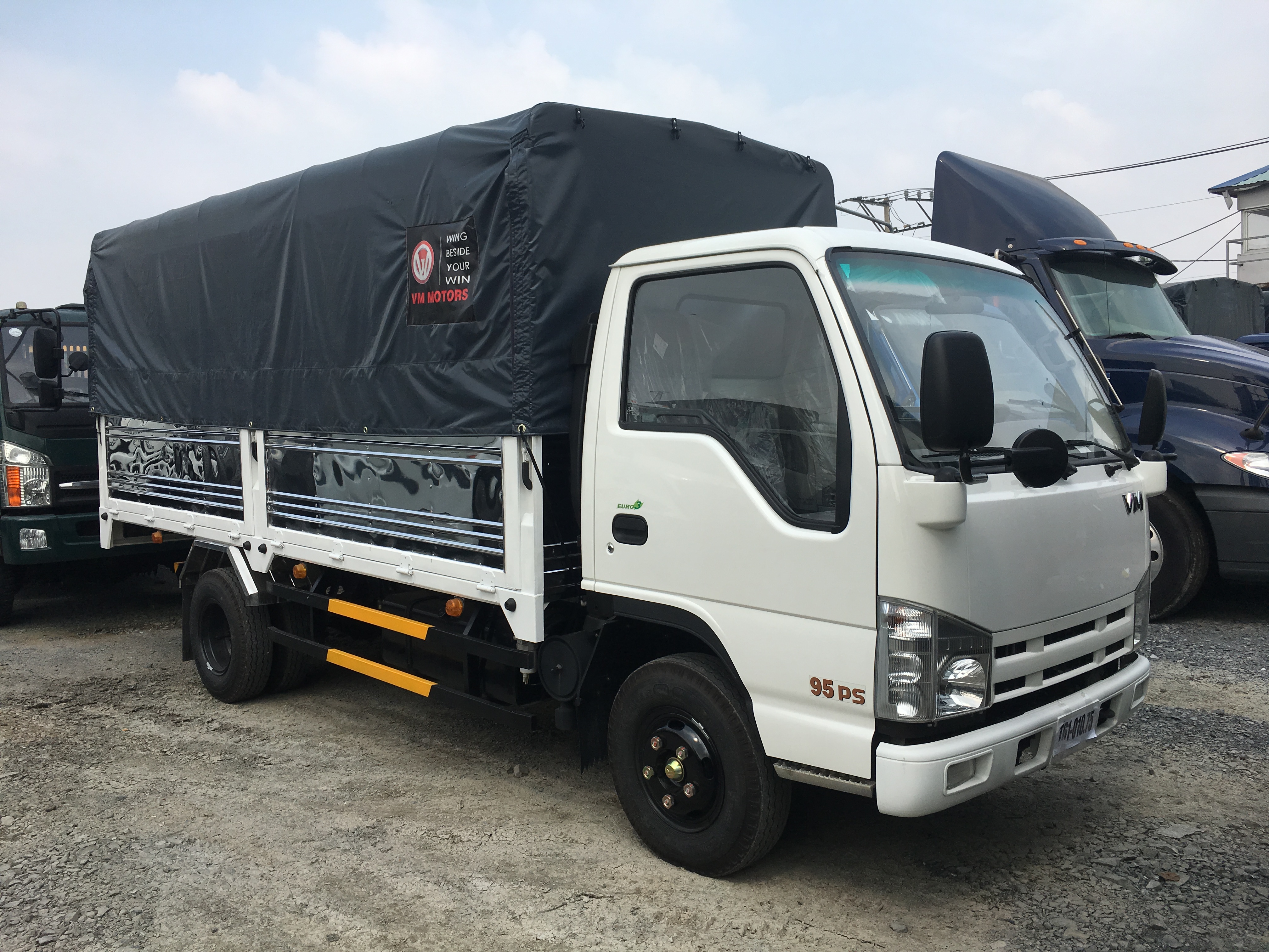 Xe tải Isuzu 3T49 – 3.49 tấn – 3490kg thùng dài 4.3 mét.